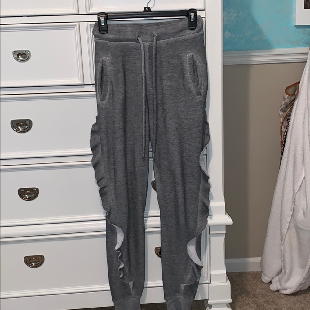 WILDFOX Ruffle Side Sweatpants XS